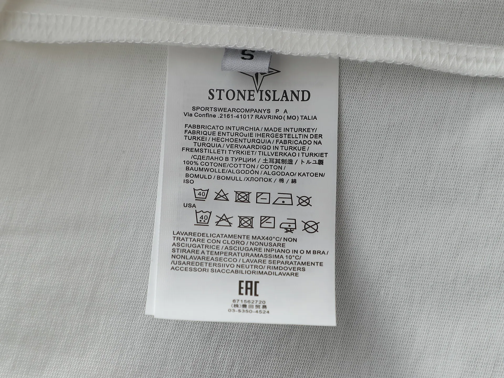 🅿️170 Stone Island 2025FW new autumn and winter geometric print short-sleeved base T-shirt. Pure background color with the brand's iconic compass logo + geometric line printing on the back, which is very cool and recognizable. The basic round neck version is suitable for various body shapes, the fabric is soft and breathable, and multiple colors are available. Suitable for daily outings/casual wear, easy to wear on the street. Color: black and white Size: XSSML